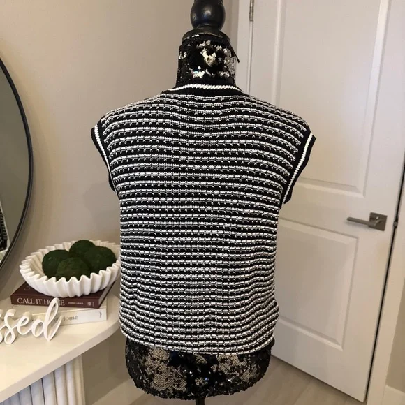 Evereve Willa Lady Like Vest - Picture 6 of 11